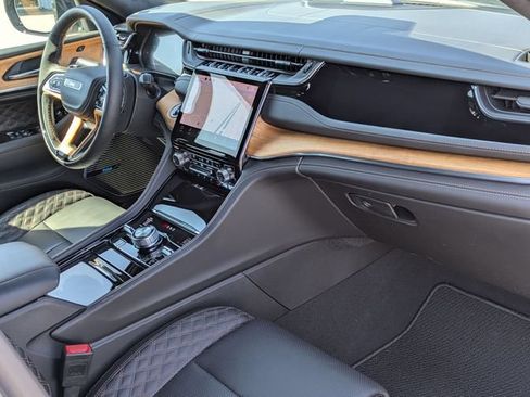 New 2024 Jeep Grand Cherokee Summit AWD/4WD image 38