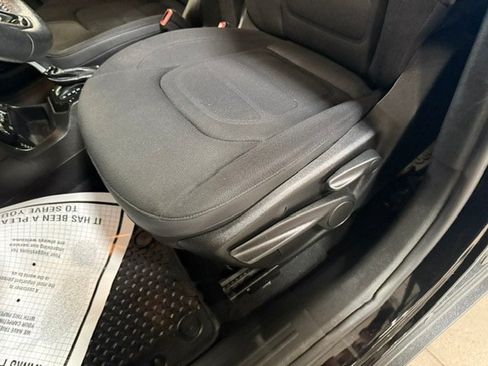 Certified 2017 Jeep Renegade Altitude AWD/4WD image 39
