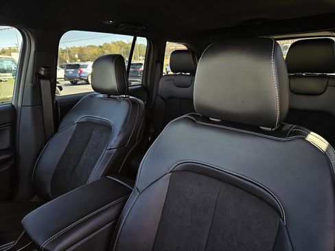 New 2025 Jeep Grand Cherokee Laredo image 11