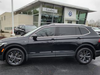 Used 2022 Volkswagen Tiguan SE w/ Panoramic Sunroof Package video 2