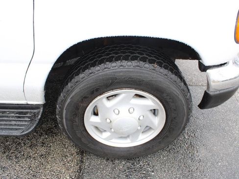 Used 2003 Ford E-350 and Econoline 350 XL RWD image 13