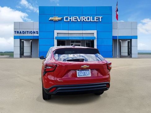 New 2026 Chevrolet Trax LS w/ LS Convenience Package FWD image 8
