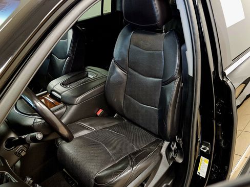 Used 2020 Cadillac Escalade ESV Premium Luxury image 41