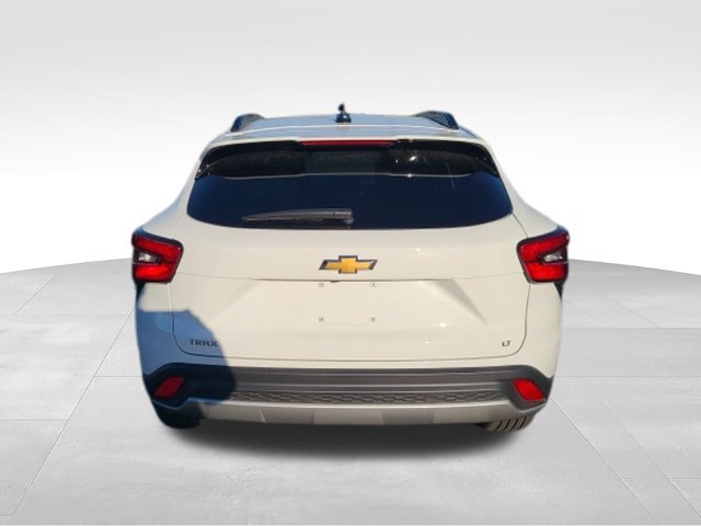 Used 2026 Chevrolet Trax LT FWD image 4