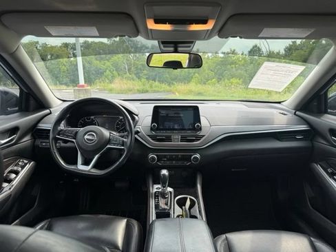 Used 2023 Nissan Altima 2.5 SR FWD image 17