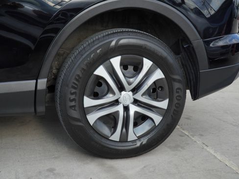 Used 2018 Toyota RAV4 LE image 10