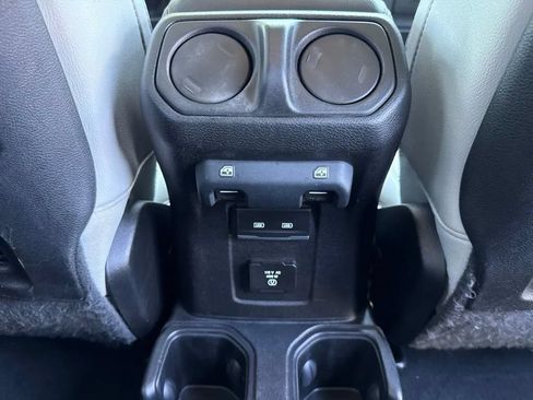 Used 2021 Jeep Gladiator Mojave AWD/4WD image 32
