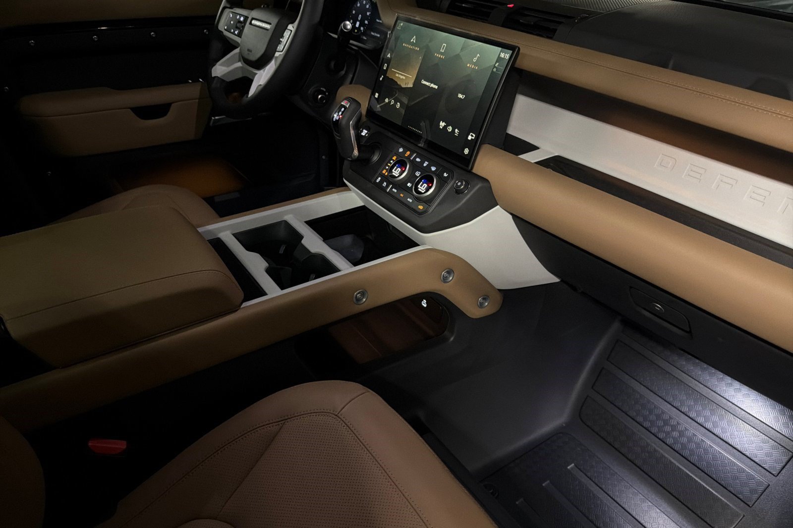 New 2026 Land Rover Defender 110 X-Dynamic SE AWD/4WD image 27