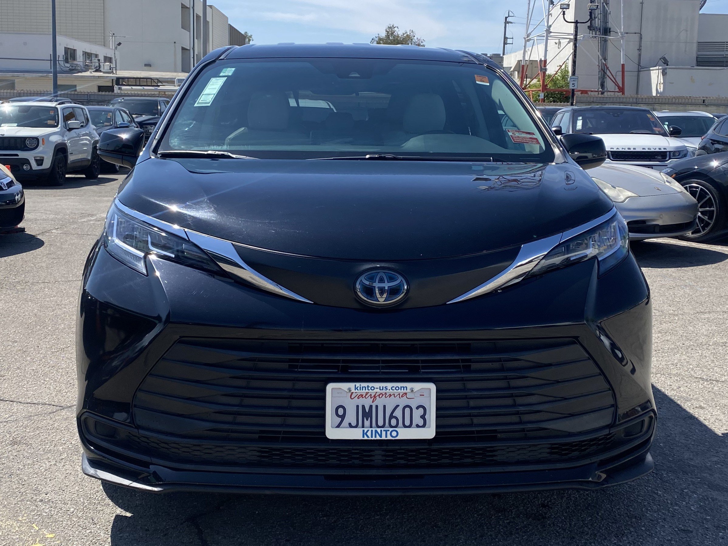 Used 2021 Toyota Sienna LE FWD image 3