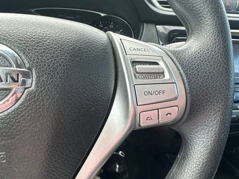 Used 2016 Nissan Rogue SV FWD image 11
