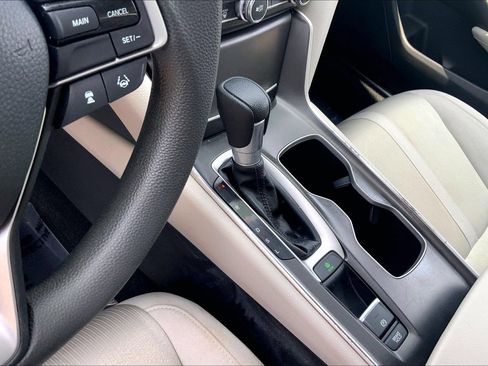 Used 2020 Honda Accord EX image 10