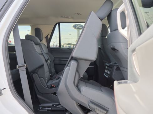 Used 2025 Ford Expedition Active image 35