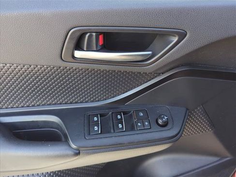 Used 2018 Toyota C-HR XLE FWD image 9