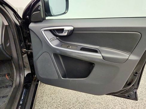 Used 2016 Volvo XC60 T6 AWD/4WD image 24