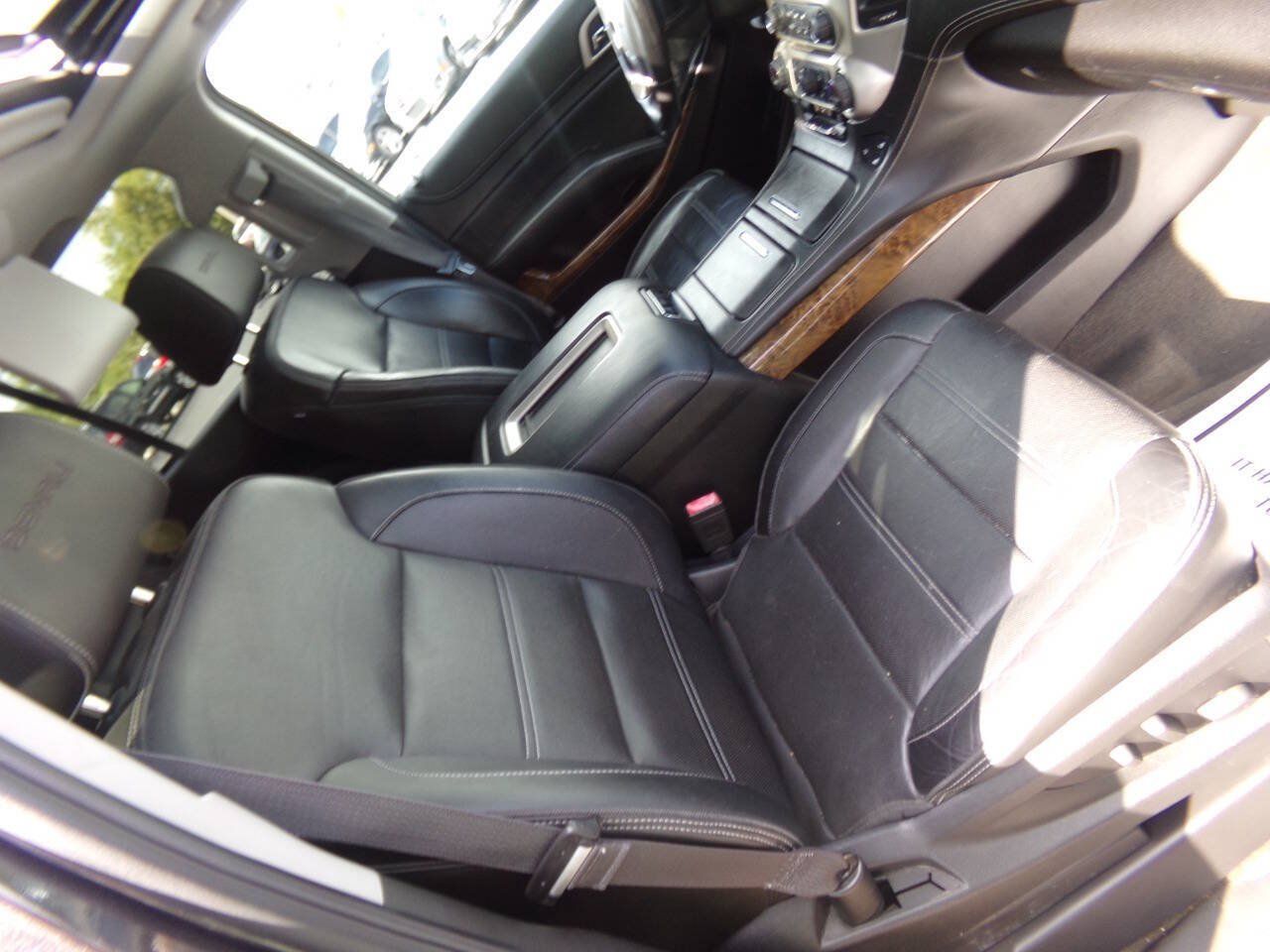 Used 2015 GMC Yukon Denali w/ Touring Package AWD/4WD image 31