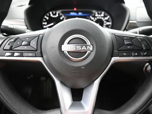 Used 2025 Nissan Altima 2.5 SV FWD image 12