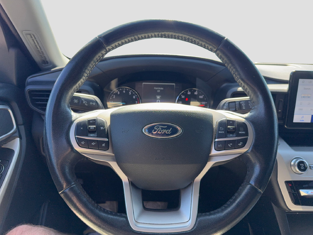 Used 2022 Ford Explorer XLT AWD/4WD image 16