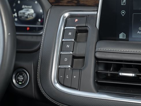 Used 2024 Chevrolet Suburban Premier image 32