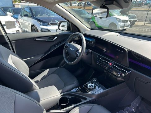 Used 2024 Kia Niro Wind FWD image 30