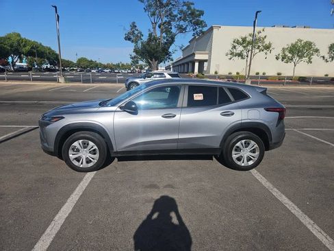 Used 2025 Chevrolet Trax LS w/ Driver Confidence Package FWD image 4