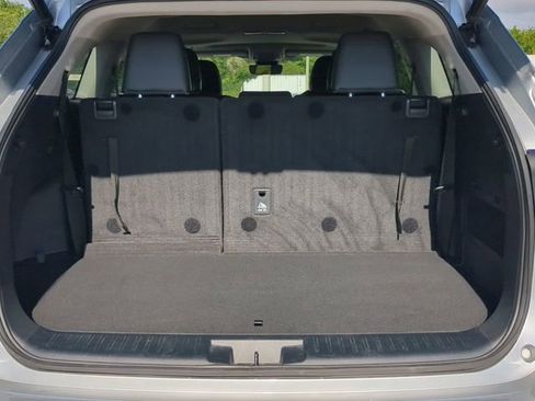 Used 2023 Toyota Highlander XLE FWD image 13