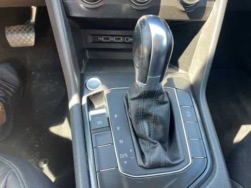 Used 2019 Volkswagen Tiguan SE FWD image 19