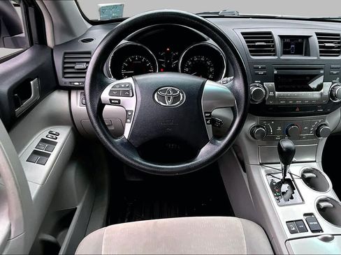 Used 2012 Toyota Highlander 4WD w/ Tech Pkg image 6