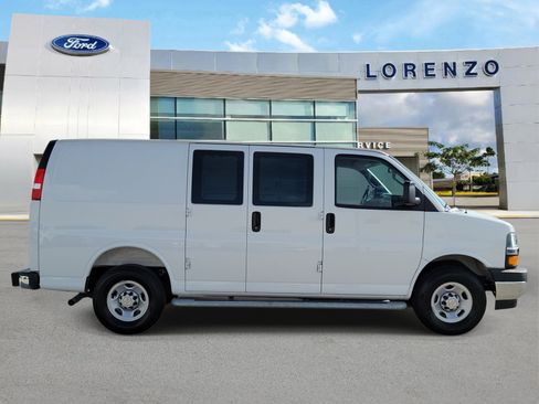 Used 2025 Chevrolet Express 2500 w/ Driver Convenience Package RWD image 4