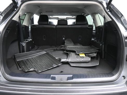 Used 2023 Toyota Highlander XLE AWD/4WD image 20