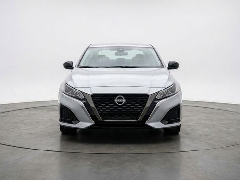 Used 2025 Nissan Altima 2.5 SV FWD image 2