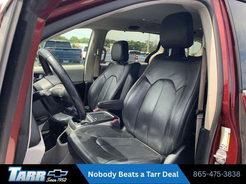 Used 2017 Chrysler Pacifica Touring-L Plus FWD image 13