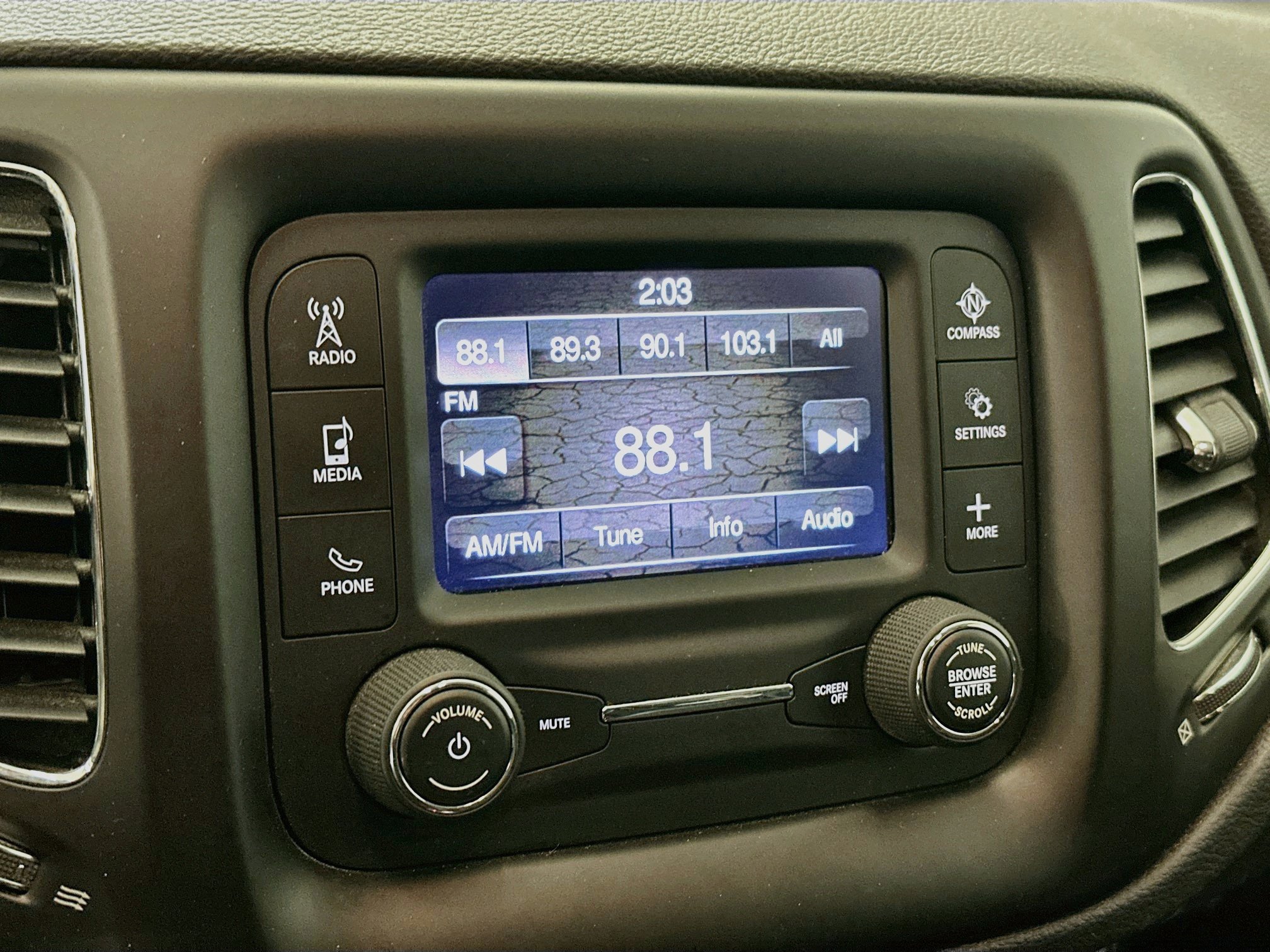 Used 2018 Jeep Compass Latitude AWD/4WD image 21