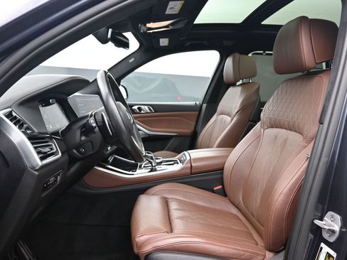 Used 2021 BMW X5 M50i image 10