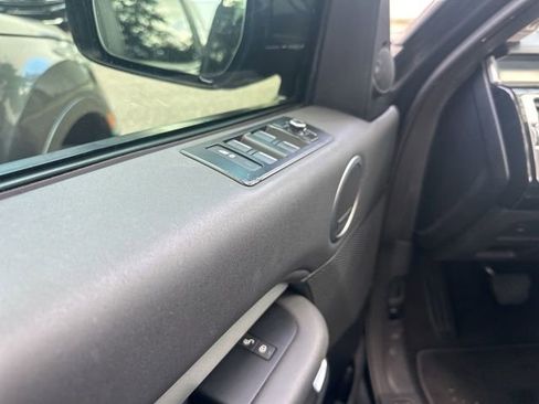 Used 2020 Land Rover Discovery Landmark image 2