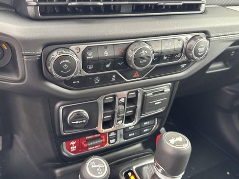 New 2025 Jeep Wrangler Unlimited Rubicon w/ Steel Bumper Group image 27