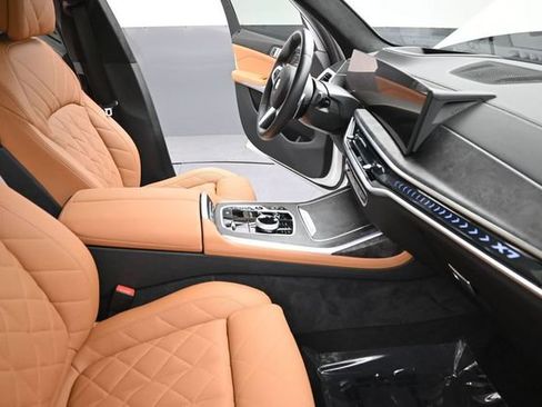 Used 2025 BMW X7 xDrive40i w/ M Sport Package AWD/4WD image 18