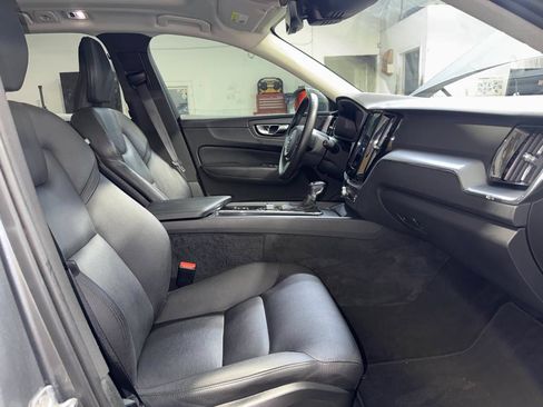 Used 2019 Volvo XC60 T6 Momentum w/ Multimedia Package AWD/4WD image 29