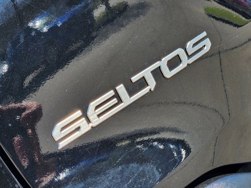 Certified 2025 Kia Seltos EX w/ EX Sunroof Package image 19