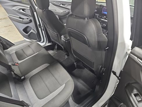 Used 2025 Chevrolet TrailBlazer LT AWD/4WD image 11