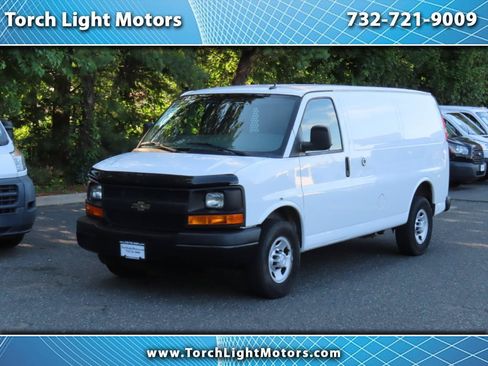 Used 2015 Chevrolet Express 2500 RWD image 1