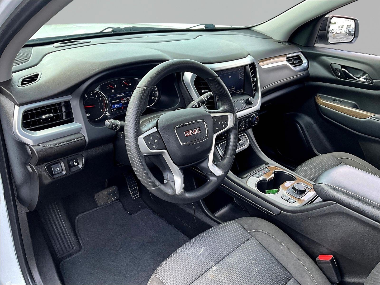 Used 2022 GMC Acadia SLE w/ Driver Convenience Package FWD image 17