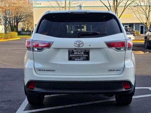 Used 2014 Toyota Highlander XLE image 6