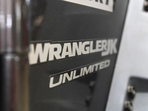 Used 2018 Jeep Wrangler Unlimited Sport S image 13