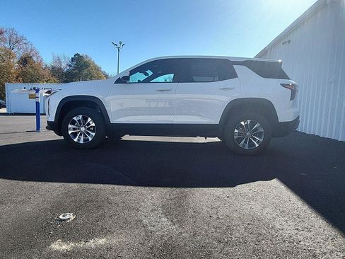 New 2026 Chevrolet Equinox LT image 2