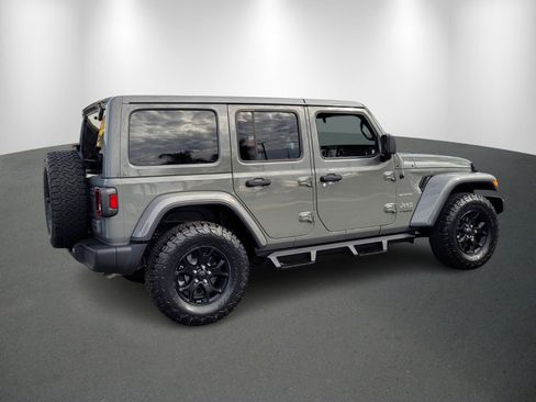 Used 2022 Jeep Wrangler Unlimited Sahara image 7