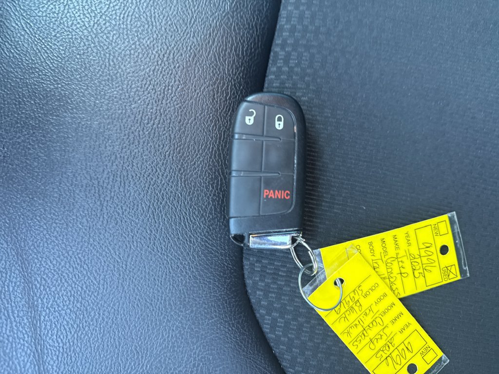 Used 2025 Jeep Compass Trailhawk AWD/4WD image 31