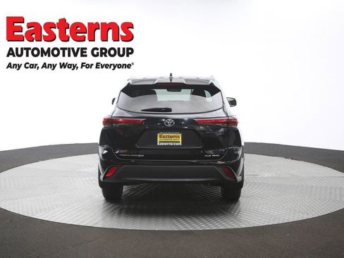 Used 2021 Toyota Highlander XLE AWD/4WD image 38