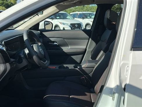 Used 2025 Nissan Kicks SR w/ SR Premium Package AWD/4WD image 10