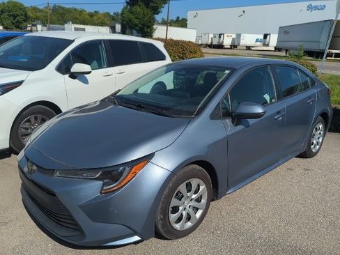 Used 2025 Toyota Corolla LE FWD image 2