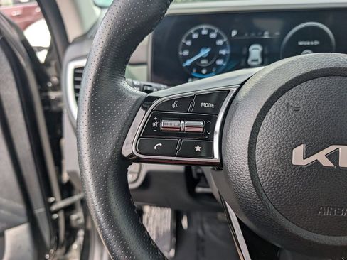 Certified 2025 Kia Seltos SX w/ SX Sunroof Package image 25